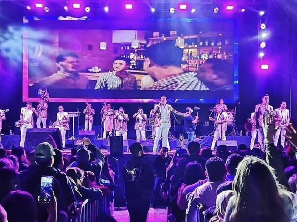 La Arrolladora Banda El Limón