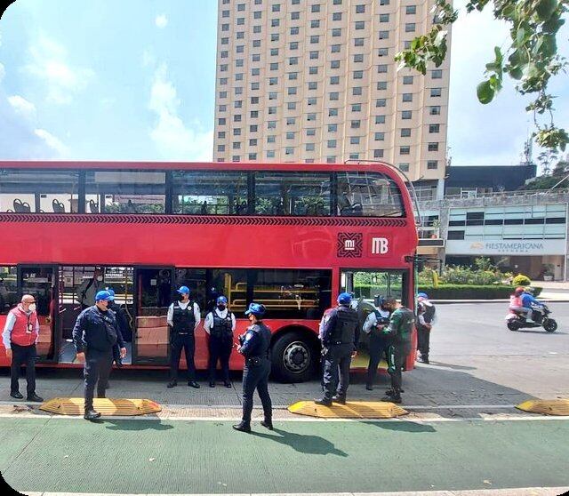 Mujer muere a bordo del Metrobús  en CDMX