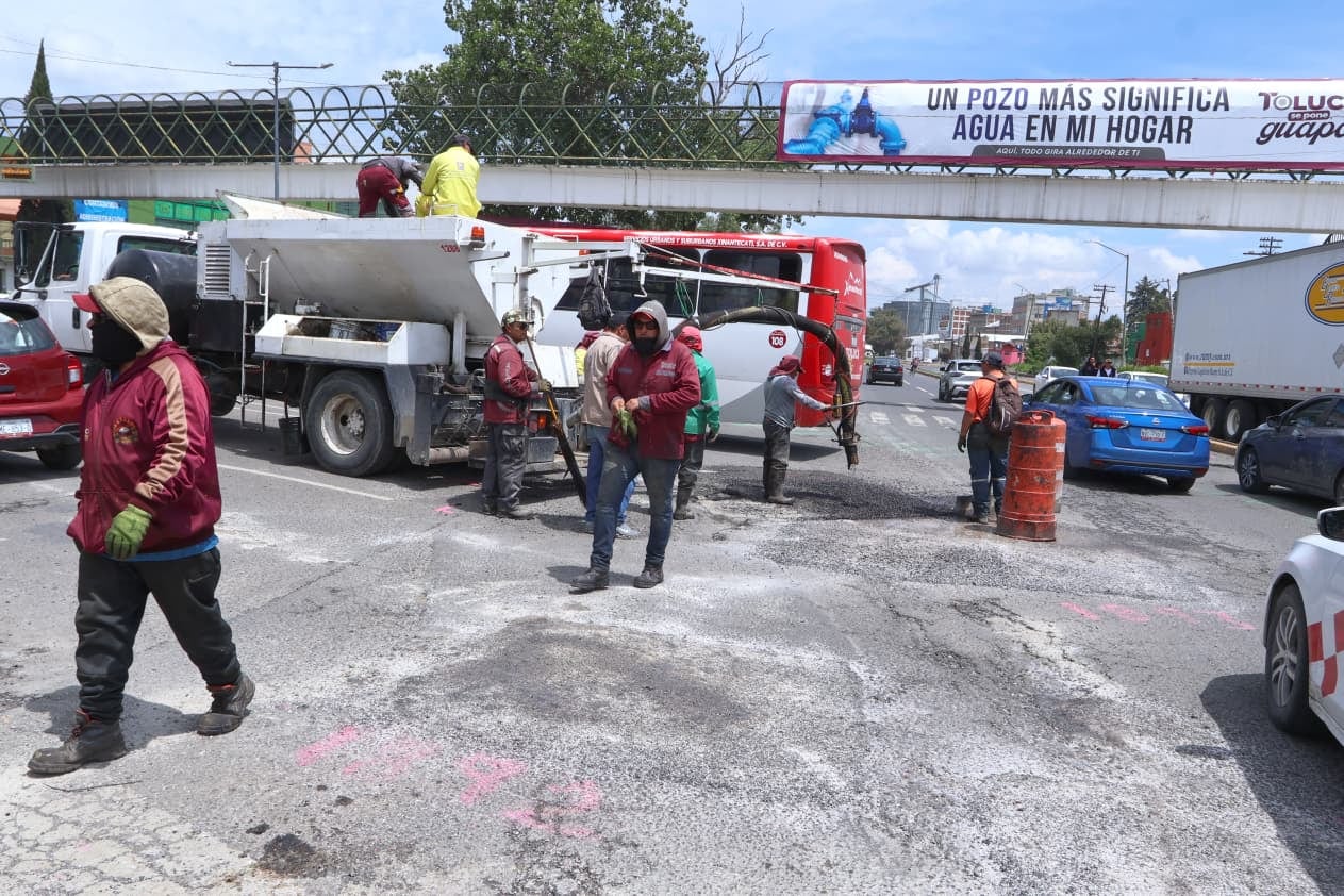 Toluca refuerza programa de repavimentación.