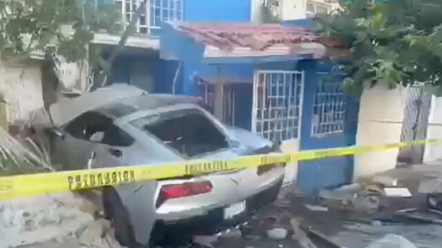 Mujer choca Corvette en Guadalajara, Jalisco