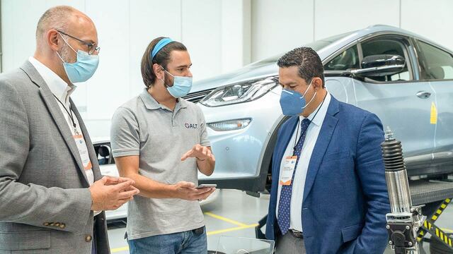 Diego Sinhue y directivos de ITT