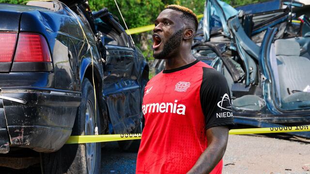 Delantero del Bayer Leverkusen sufrió terrible accidente automovilístico; grabó todo con su celular