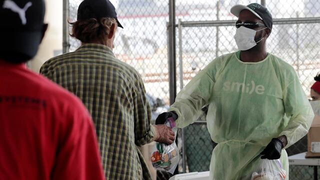 Autoridades sanitarias de Estados Unidos recomiendan uso de cubrebocas.