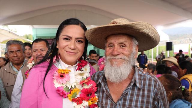 Ariadna Montiel tomó protesta a comités