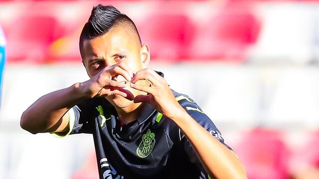 Roberto Alvarado con Chivas