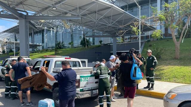 Turistas evacuan Acapulco