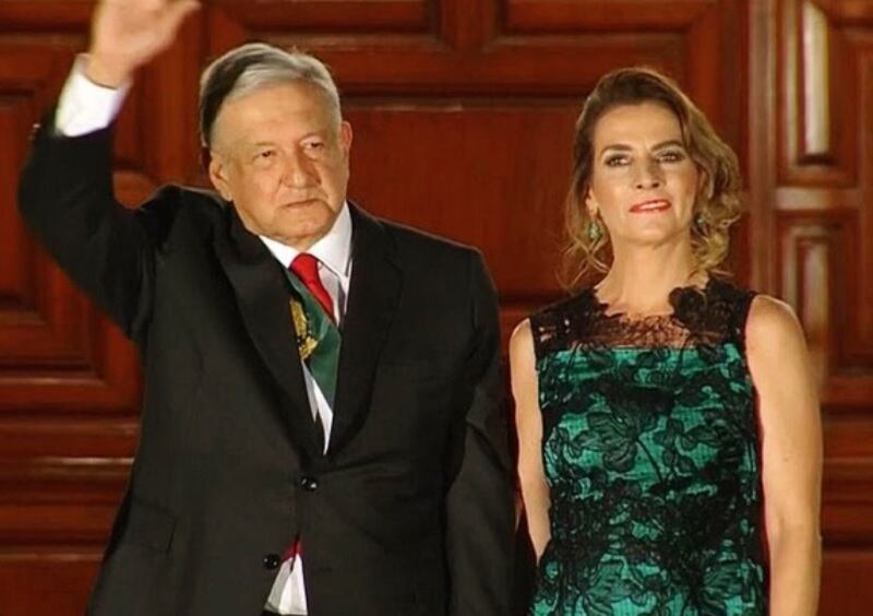 Beatriz Gutiérrez lució un vestido verde de la marca Mussi de confección mexicana