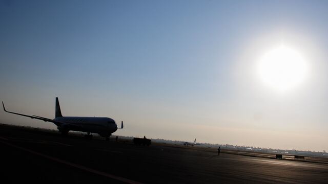 Llegada de avión al AICM