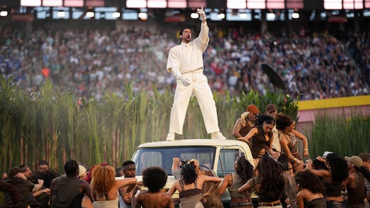 Bad Bunny recuerda que América es más que Estados Unidos en medio tiempo del Súper Bowl