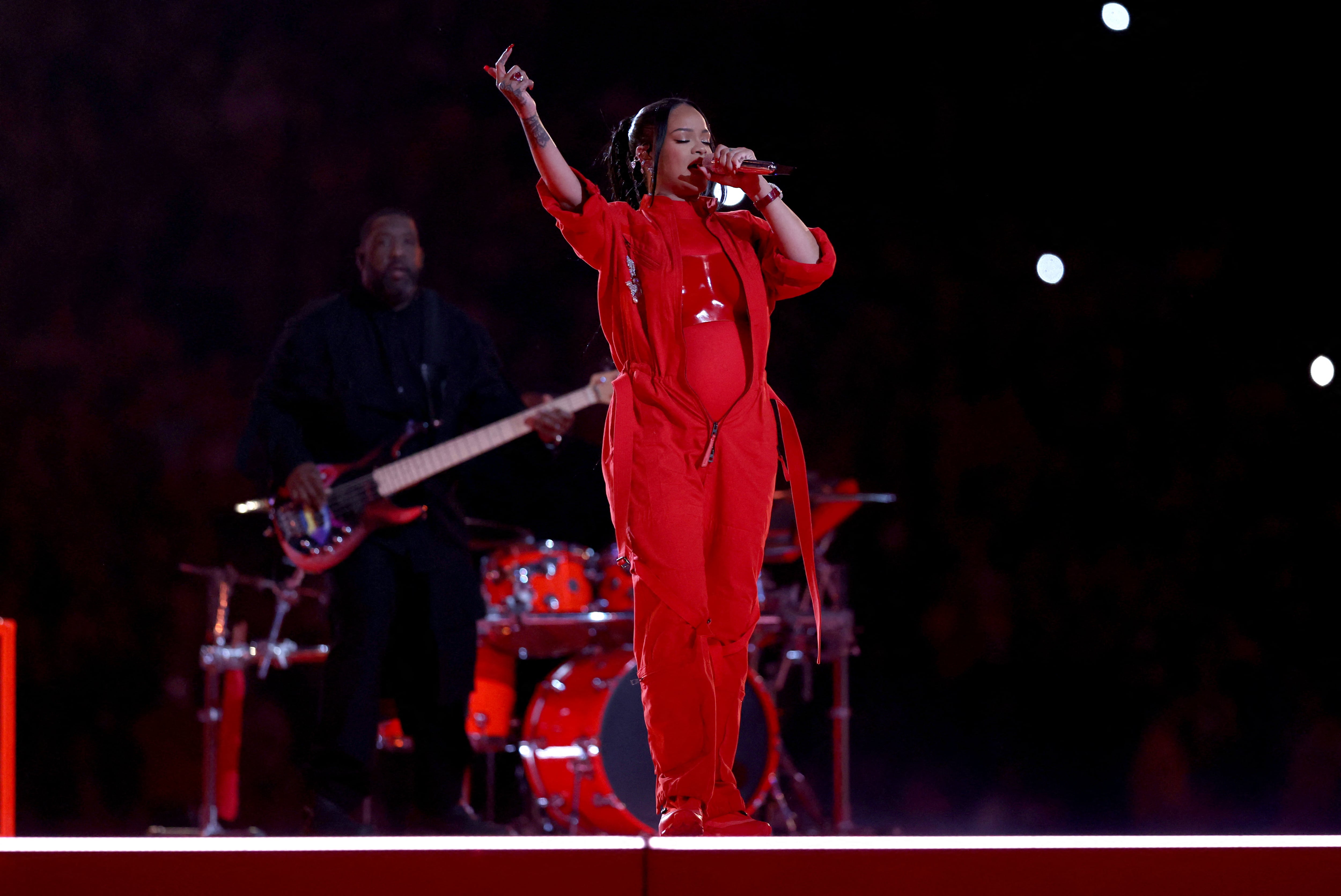 Rihanna en el medio tiempo del Super Bowl LVII