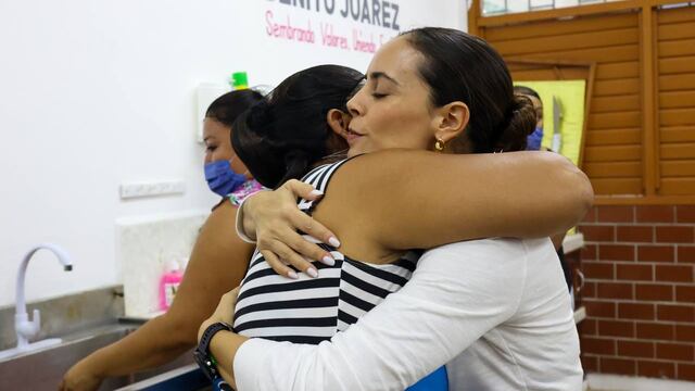 Ana Paty Peralta entrega equipamiento de cocina al CAM Albert Einstein