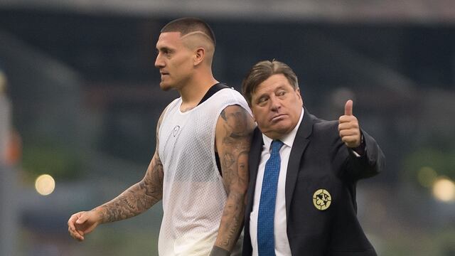 Castillo y Herrera en un juego del América