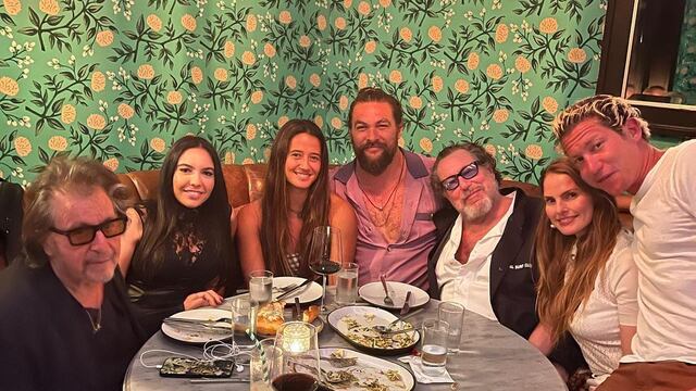AL PACINO JUNTO A NOOR ALFALLAH EN REUNIÓN CON JASON MOMOA