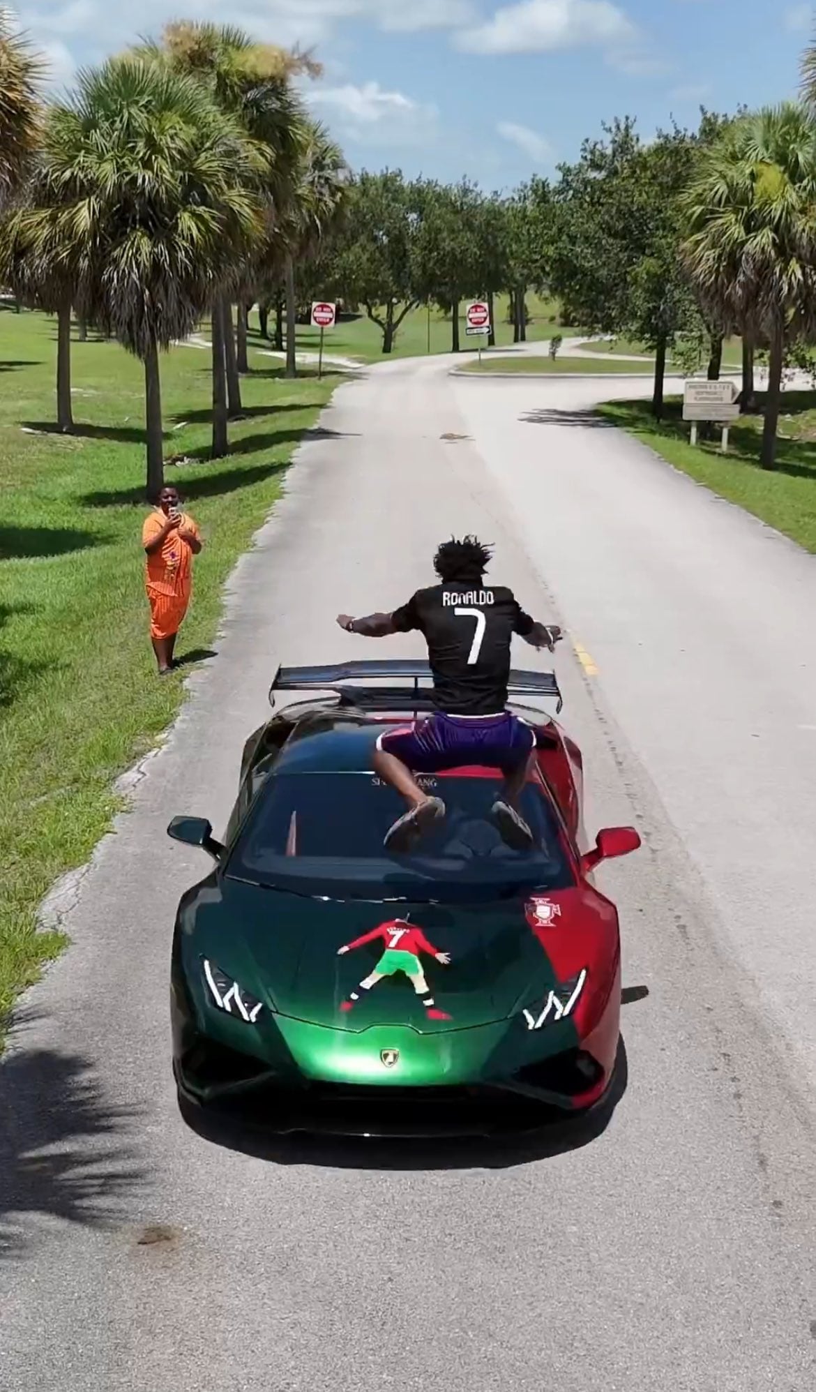El video de Speed saltando sobre un auto en marcha para romper el internet