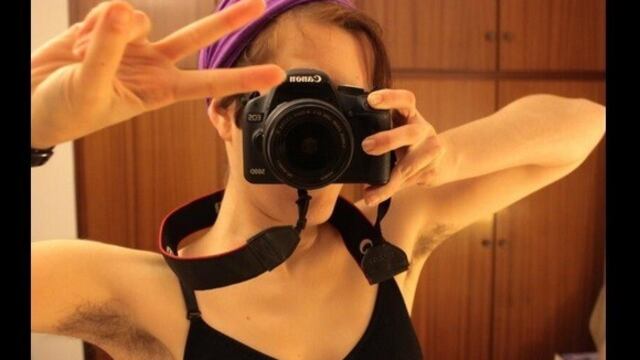 #Sobaquember, un movimiento que exalta la libertad femenina de dejar crecer el vello axilar.