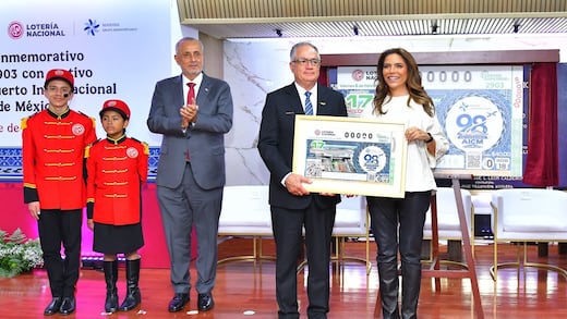 Lotería Nacional celebra los 98 años del AICM con billete conmemorativo