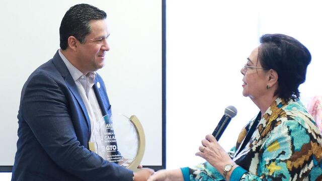 Diego Sinhue Rodríguez presenta libro