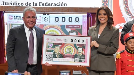 Olivia Salomón devela billete conmemorativo por el 87 Aniversario de la FSTSE