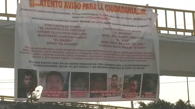 Manta colgada a unos metros del Congreso de Chilpancingo