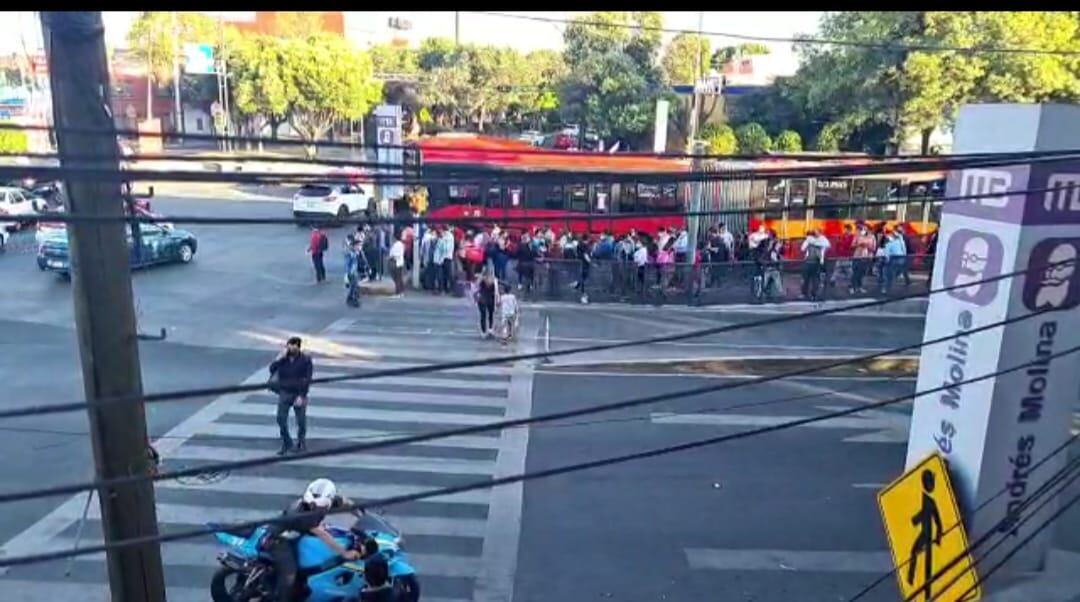 Se manifiestan por Melany Alcántara y afecta al Metrobús