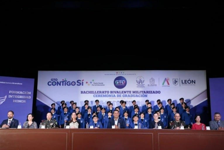 Graduación de cadetes del Bachillerato Bivalente Militarizado