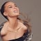 Belinda y sus dientes desatan memes en redes