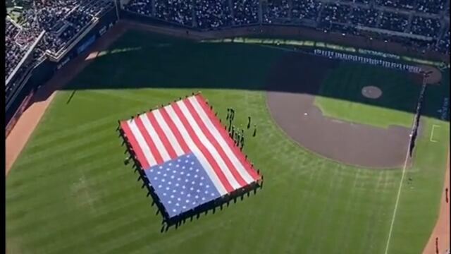 vista de unos albañiles al Estadio de Grandes Ligas