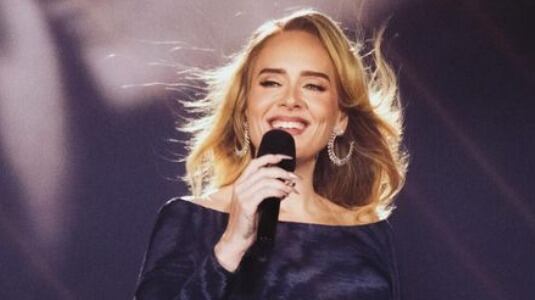 VIDEO: Adele llora al ver a Céline Dion entre el público en su concierto