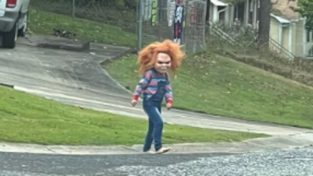 Niño vestido de Chucky