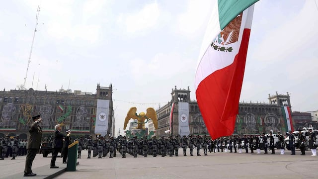 Andrés Manuel López Obrador, Presidente de México, encabezó el Desfile Cívico Militar para conmemorar el 214 Aniversario de la Independencia de México