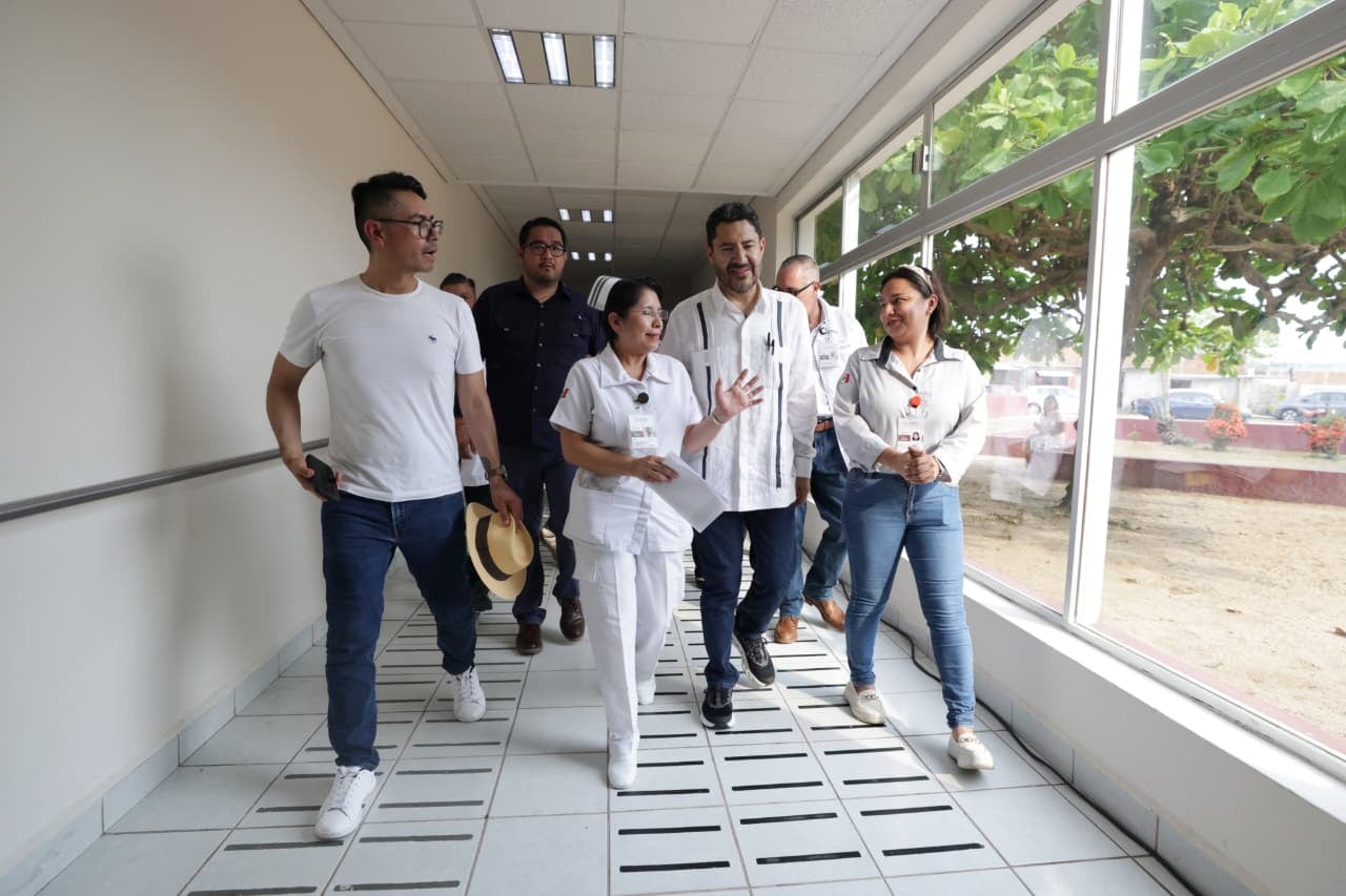 Martí Batres anuncia más mejoras para Clínica Hospital ISSSTE de Coatzacoalcos.