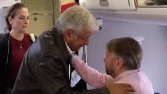 Beatriz Gutiérrez Müller, presidente AMLO y Jorge Castañeda en un avión