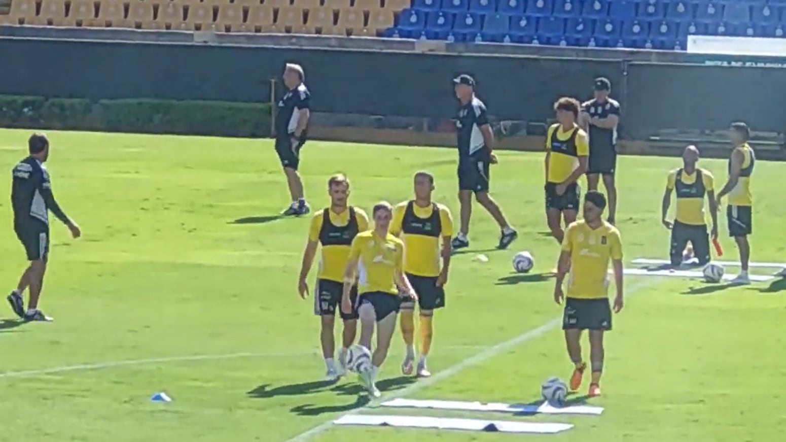 Marcelo Flores saca la magia en entrenamiento del Club Tigres; fans se ilusionan con título