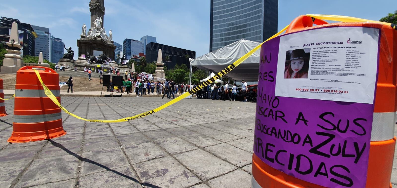 Cartel de la familia de Zuleyma en la marcha del Día de las Madres
