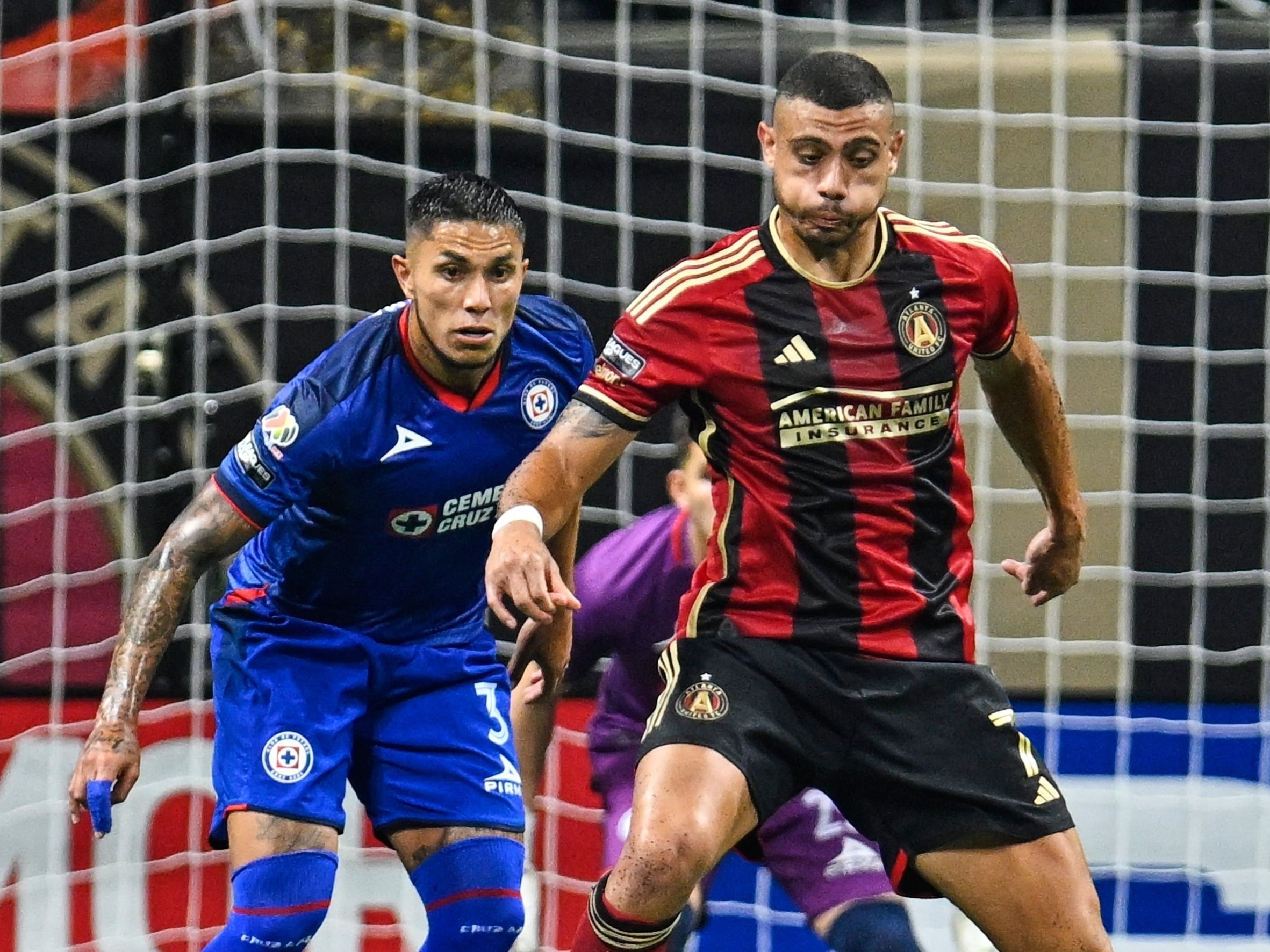 Giorgios Giakoumakis contra Cruz Azul.