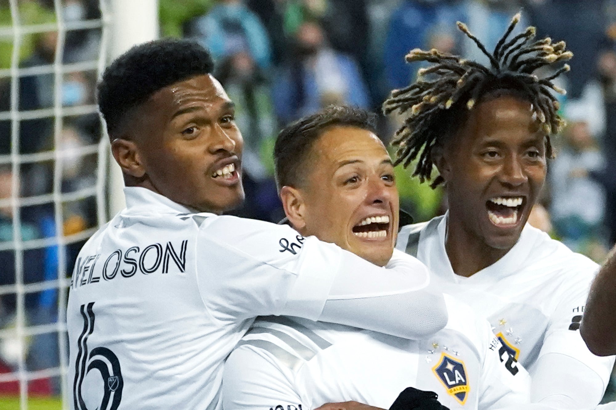 Chicharito Hernández celebra un gol con el Galaxy