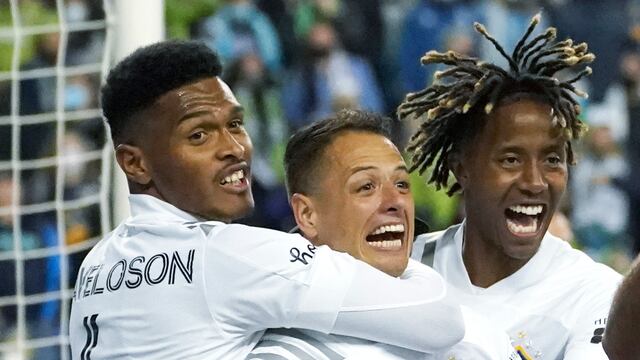 Chicharito Hernández celebra un gol con el Galaxy