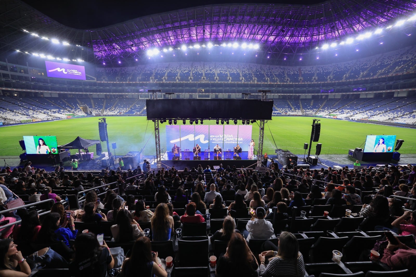 Katya Echazarreta y Saskia Niño de Rivera comparten foro
