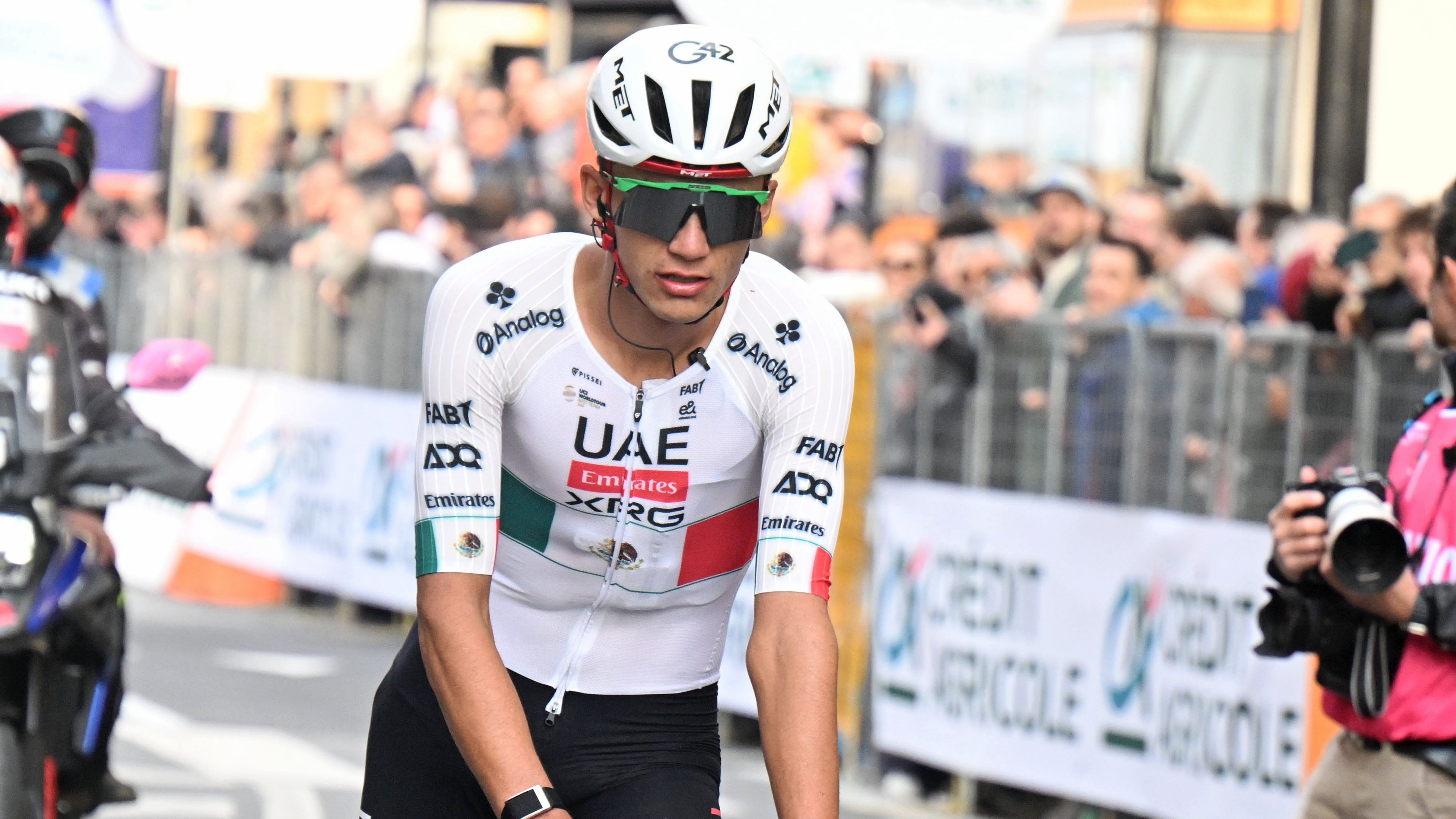 Isaac del Toro finaliza en el Top 15 de la primera etapa del Tour Auvergne-Rhône-Alpes