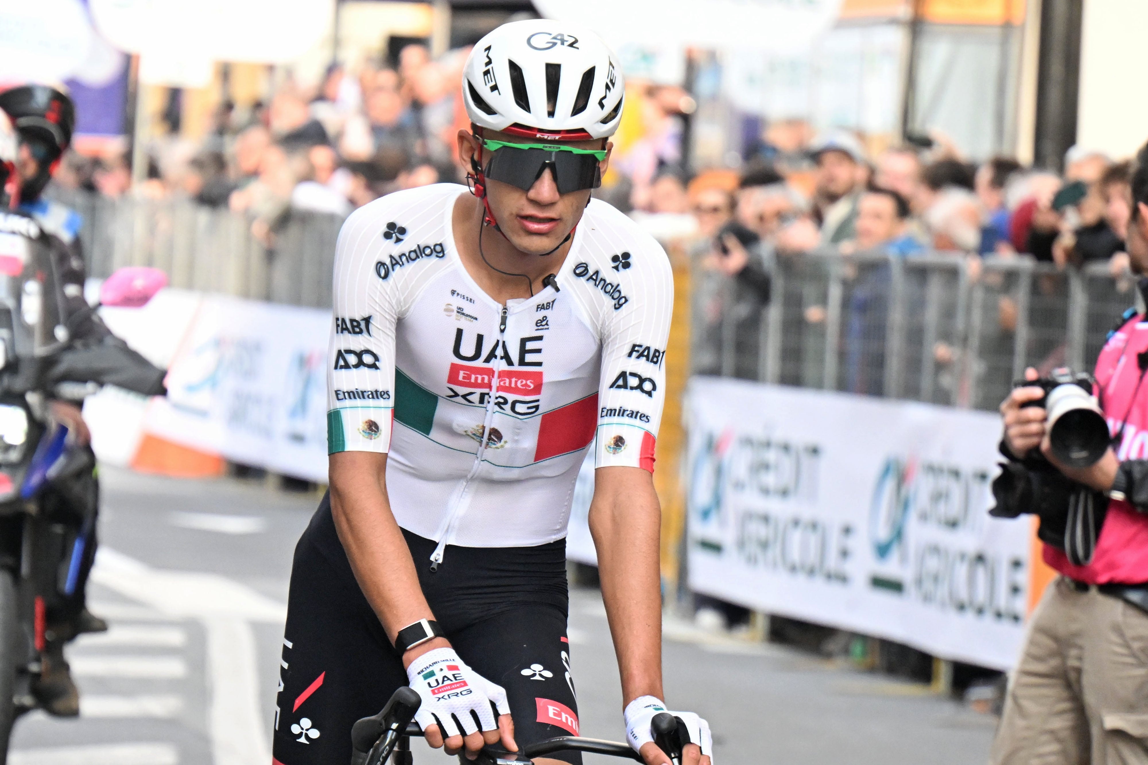 Isaac del Toro finaliza en el puesto 12 de la primera etapa del Tour Auvergne-Rhône-Alpes.