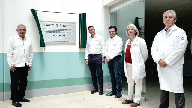 López Obrador y Zoé Ronbledo inauguraron el nuevo hospital.