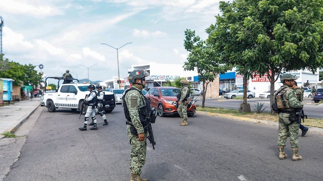 A más de un mes de la violencia en Sinaloa,  la secretaria de Seguridad Pública ha detenido personas, decomisado vehículos y armas.