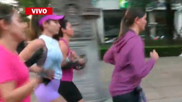 Mujeres corren sobre Paseo de la Reforma por el Día Internacional de la Mujer