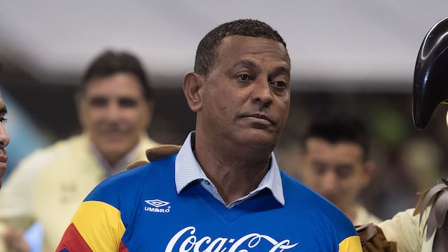 Carlos Santos en un evento de América