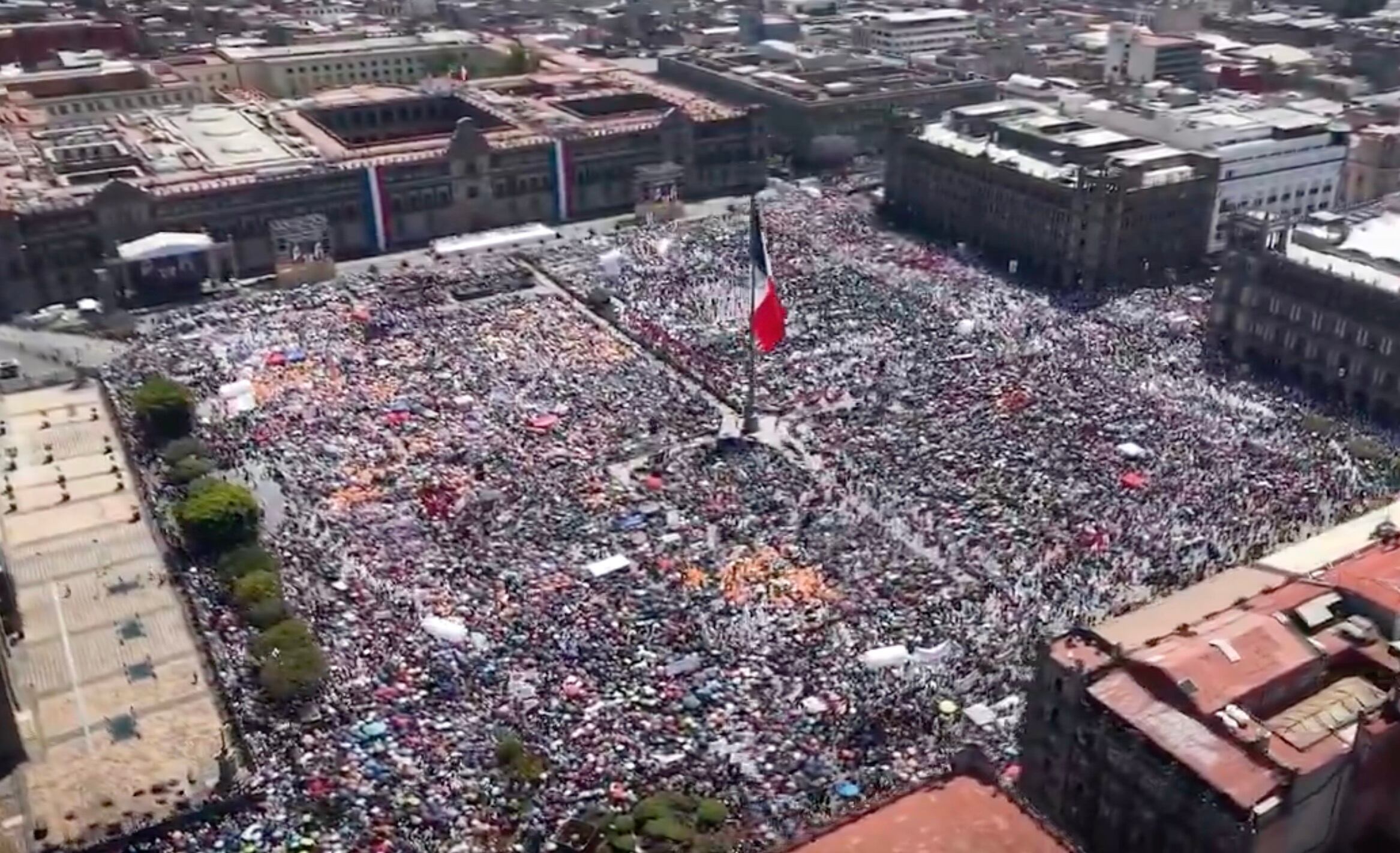 Zócalo CDMX durante asamblea informativa de Claudia Sheinbaum del 9 de marzo
