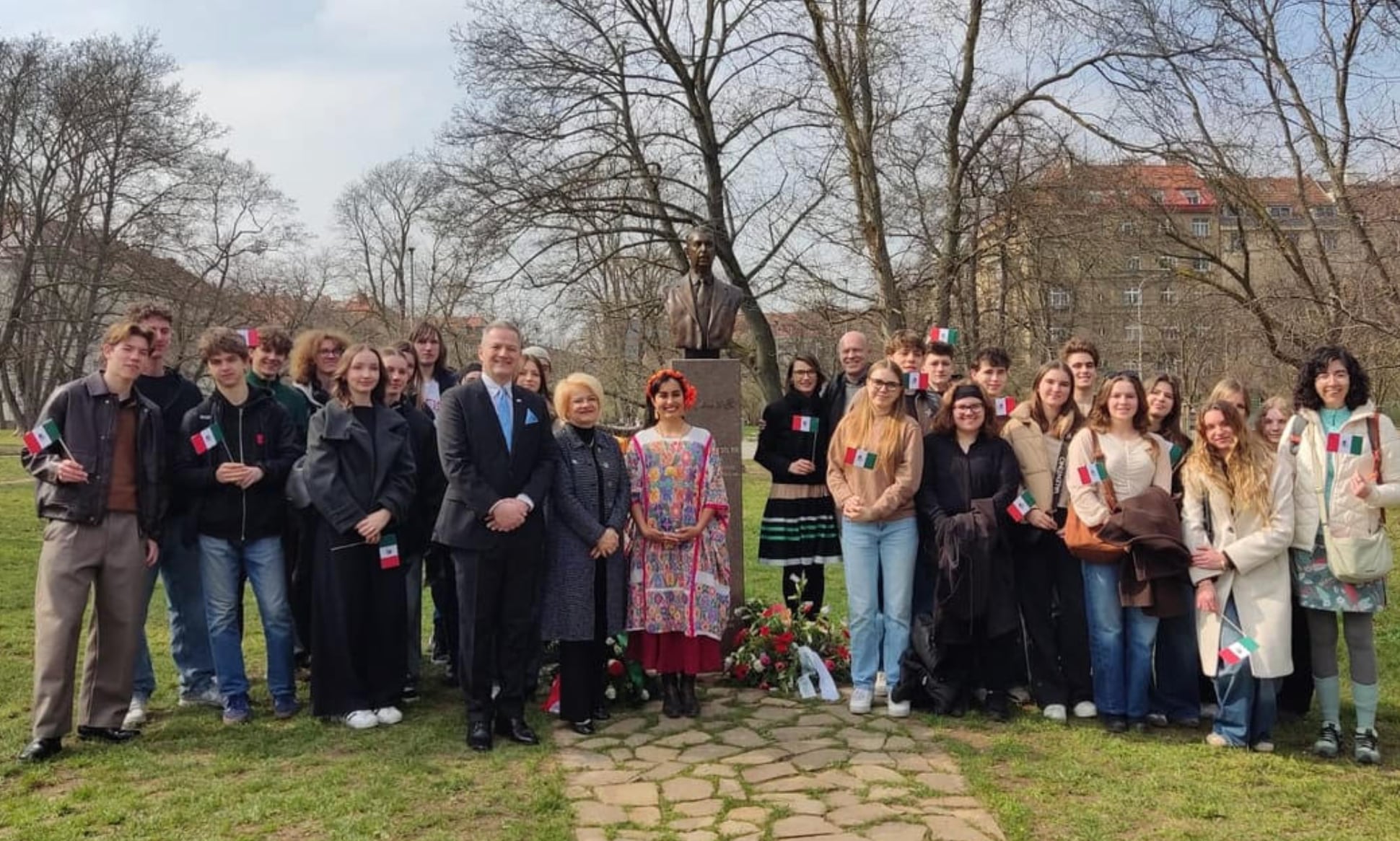 El día que el General Lázaro Cárdenas se instaló con honores en Praga, República Checa
