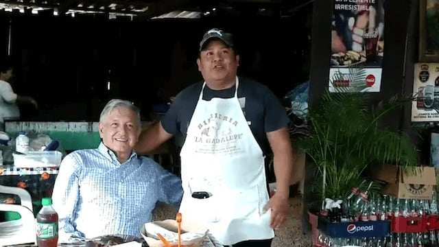 El presidente paró en Coalcomán para comer una birria.