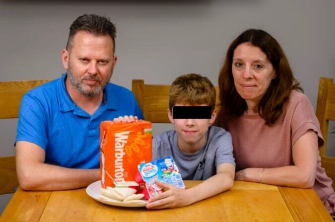 Ashton Fisher padece fobia a la comida desde hace una década