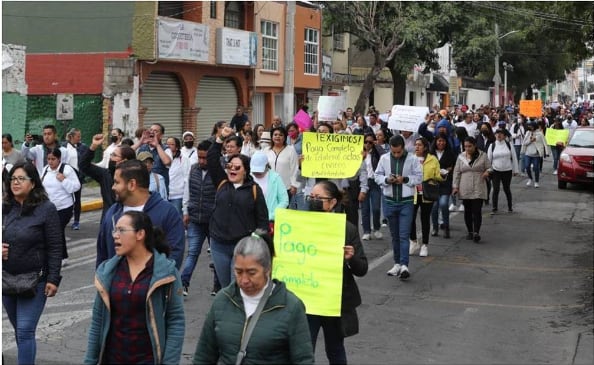 Maestros marchan en Toluca