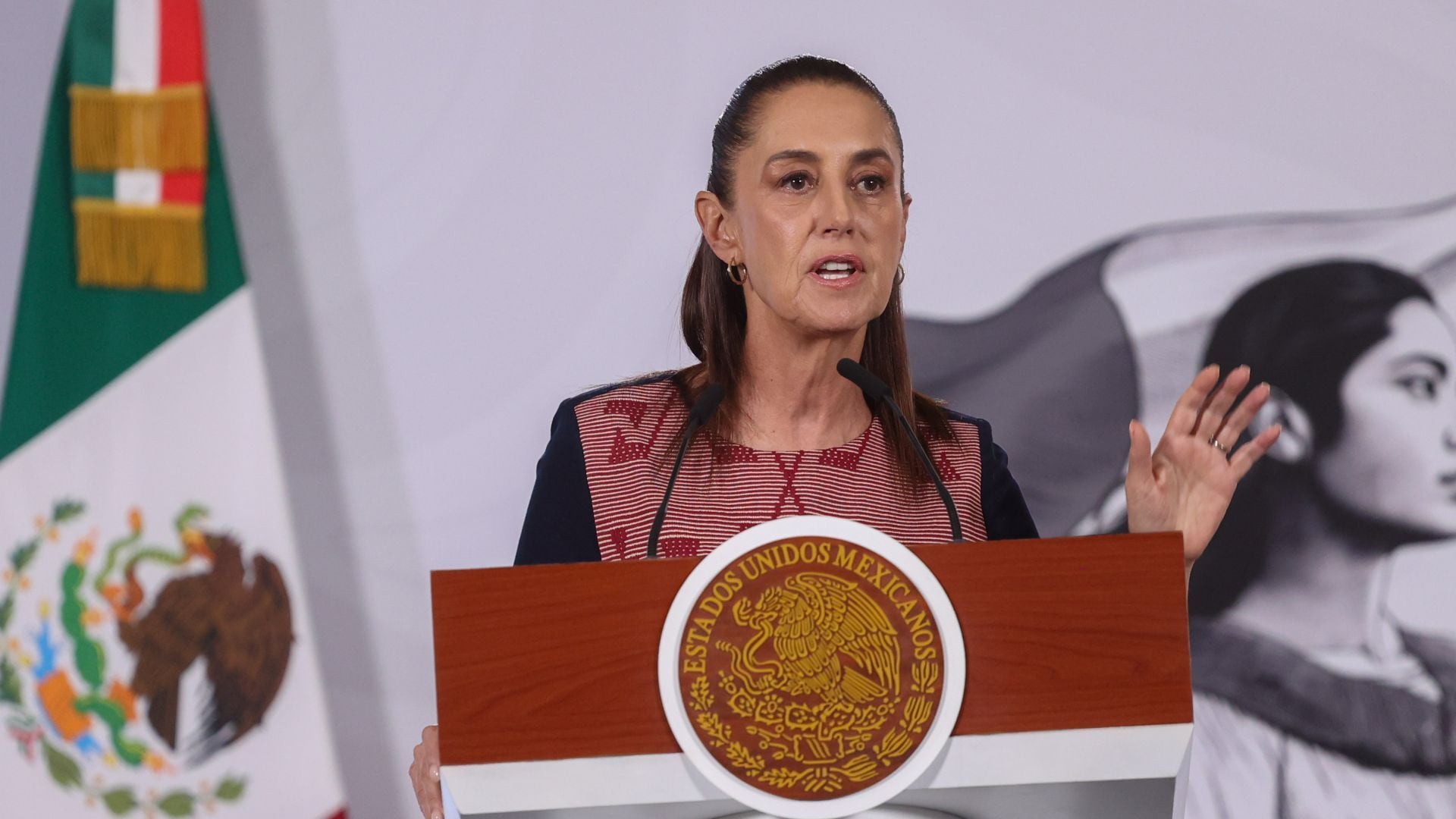 “Hay diálogo”, dice Sheinbaum ante protestas de la CNTE en el Zócalo de la CDMX